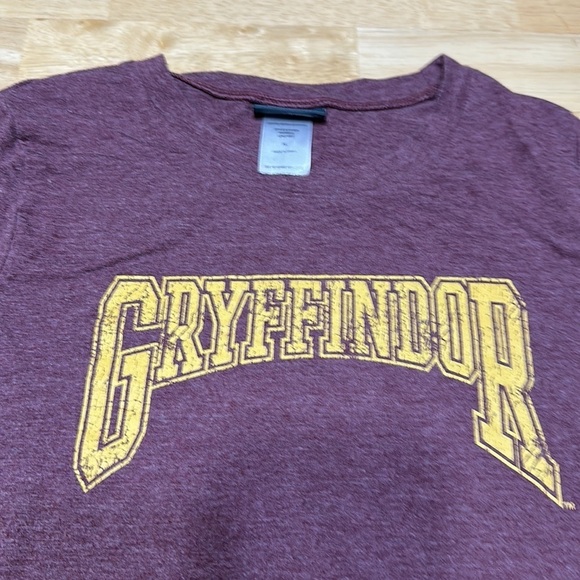 Women’s Harry Potter universal XL gryffyndor house t-shirt burgundy movies - Picture 2 of 5